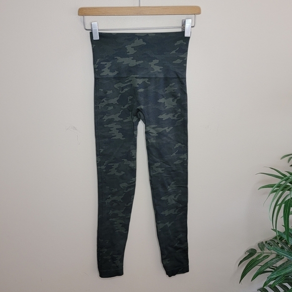 Spanx | Dark Green Camouflage Leggings Size Small - Picture 1 of 4